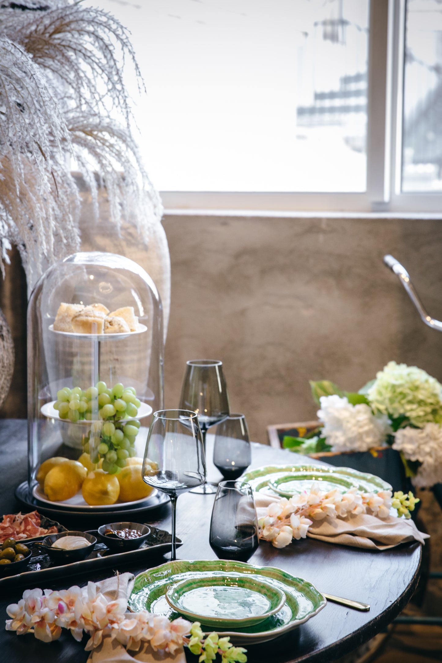 Elegant 3-etasjers serveringsfat med lokk – løfter borddekkingen til nye høyder!